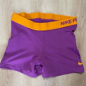 Nike pro women’s shorts (L)